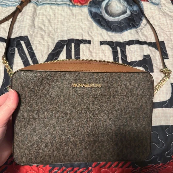 Michael kors crossbody bag ! - Picture 2 of 7